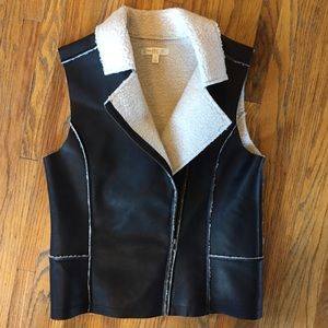 NWOT love, Fire. Vest black leather like, Sherpa